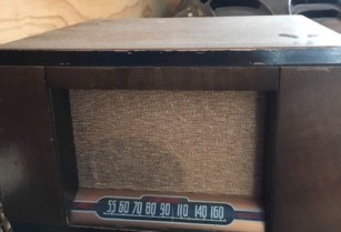 Antique radio/record player