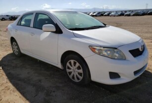 2010 TOYOTA COROLLA BASE FOR SALE CALL: 07045512391