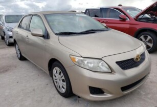 2010 TOYOTA COROLLA BASE FOR SALE CALL: 07045512391