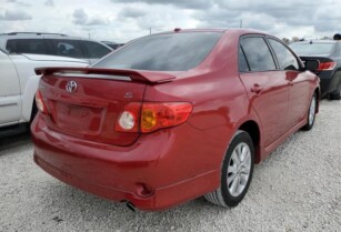 2010 TOYOTA COROLLA BASE FOR SALE CALL: 07045512391