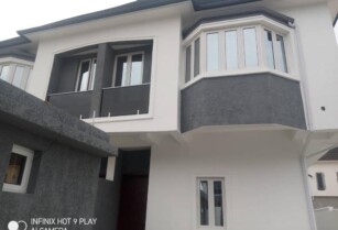 Standard and Newly Built 4 bedroom duplex at Chevron Alternative Route (Call 08165994575)