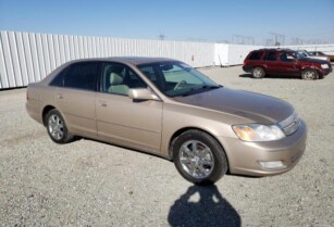 2001 TOYOTA AVALON XL FOR CALL: 07045512391