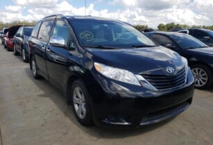 2014 TOYOTA SIENNA LE FOR CALL: 07045512391