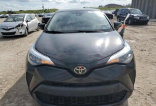 2020 TOYOTA C-HR XLE FOR CALL: 07045512391