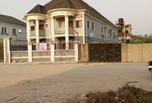 4 Bdr Duplex with 2 Units of 2 Bdr Flat in a Compound at Oribanwa Phase One (Call 09036636227)