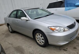 2002 TOYOTA CAMRY LE FOR SALE CALL ON: 07045512391