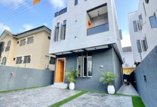 Selling!! LUXURY 4  BEDROOM FULLY DETACHED DUPLEX WITH BQ @ OSAPA, LEKKI (Call 08062545883)