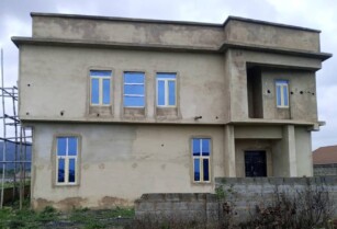 Gated  4 Bedroom Duplex sitting on 600sqm on DISTRESS SALE in Abuja (Call 07033574006)