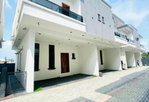 4 BEDROOM COMMUNAL SEMI DETACHED DUPLEX AND A BQ AT IKATE (CALL 09121189075)