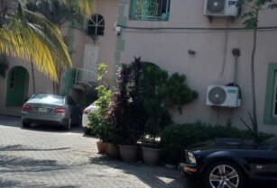 HOUSE FOR SALE AT MAITAMA – 6 units of 2bedroom apartments AND 1bedroom chalet (Call 08134599359)