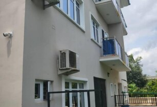 For Sale : Building located at Apo with 3 floors,4 rooms. 2 extra big rooms, 2 normal sized rooms – Call 08030921218