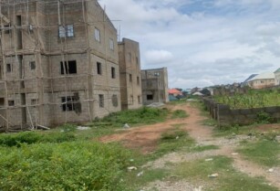 For Sale: 3 bedroom flats (Condo) and plots of land at Aco Estate, Phase 1, off Airport Road (Call 08033265536)