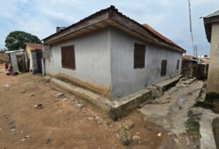 For Sale: 2 bedroom and parlour bungalow with 2 bathroom & toilet at Lugbe Across (Call 09057329828)