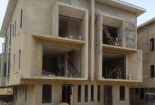 On Progress: Luxury and serviced 4 bdr semi-detached triplexes with Golfview in Ikeja GRA (Call 08057479006)