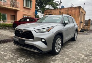 For Sale: Toyota Highlander 2021 Model (Limited) Call  08164409196